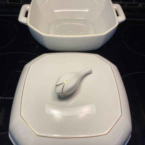 VILLEROY & BACH SOUP TUREEN - Picture 7 of 9